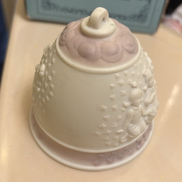 Vintage Llardo 1987 Christmas Bell Ornament - Picture 2 of 9